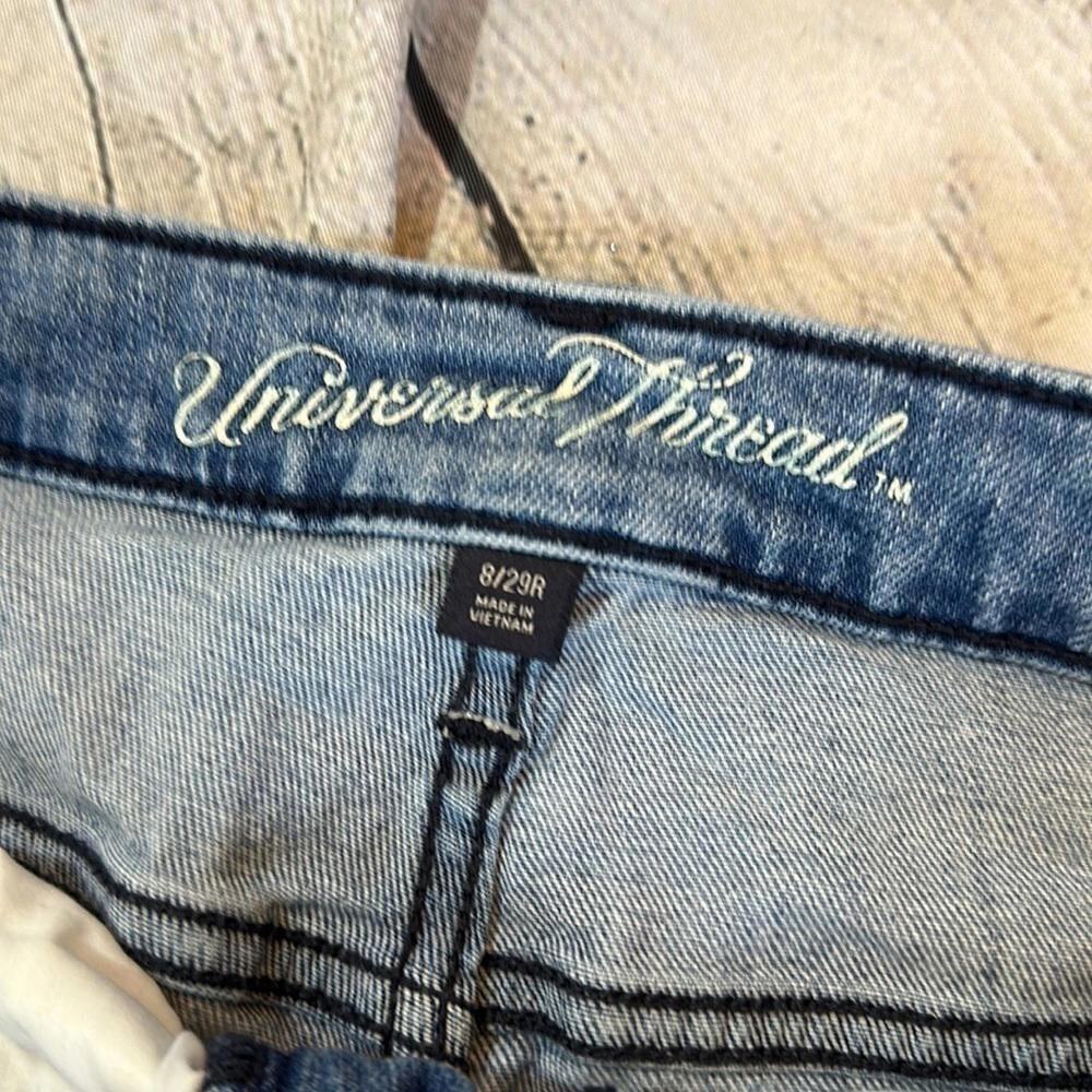 Universal Thread Women's Light Wash Jeans - Picture 3 of 7